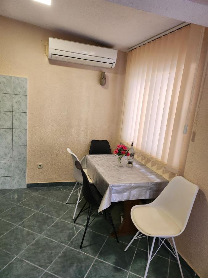 פודגורה Apartman Gabriel מראה חיצוני תמונה